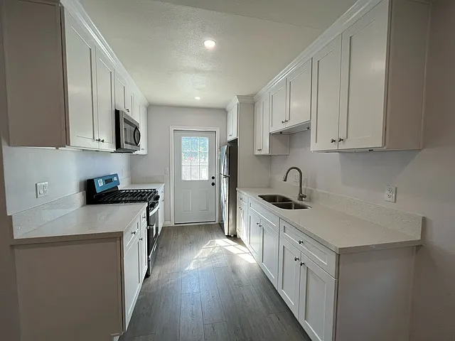 3 bed, 1025 sqft, $3,600 — Photo 4