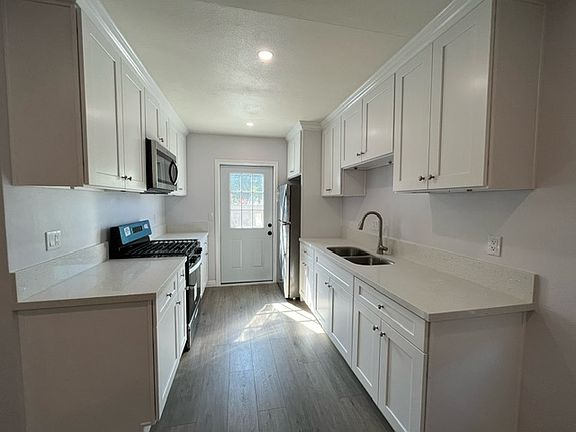 4th image of 1366 W Cameron St