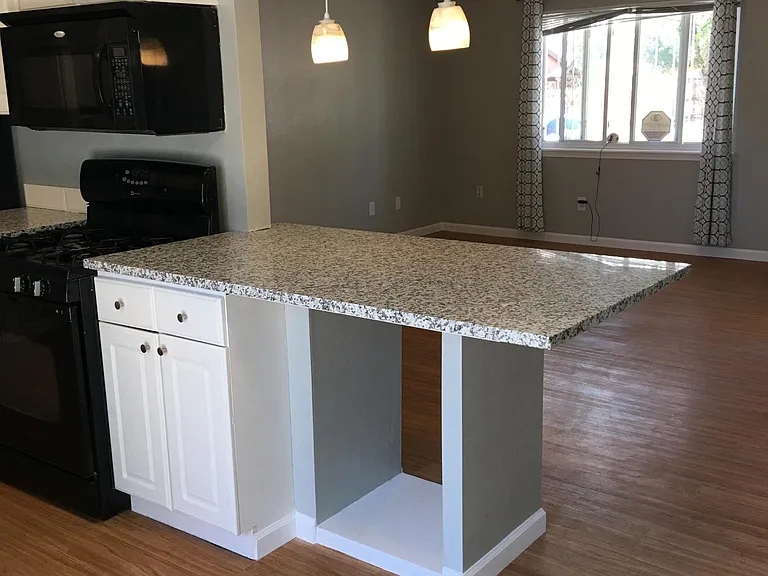 11920 Brentwood Hills Blvd NE — Photo 3
