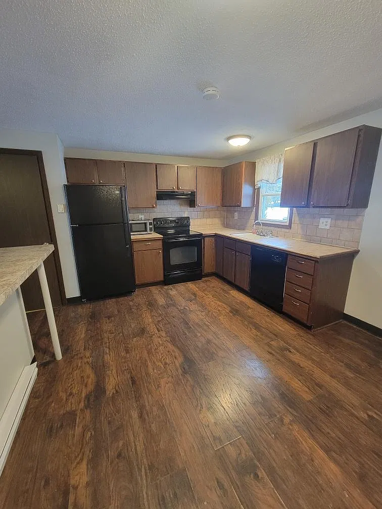 2 bed, 1800 sqft, $1,500 — Photo 3