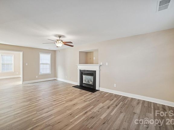4th image of 2737 Amber Crest Dr