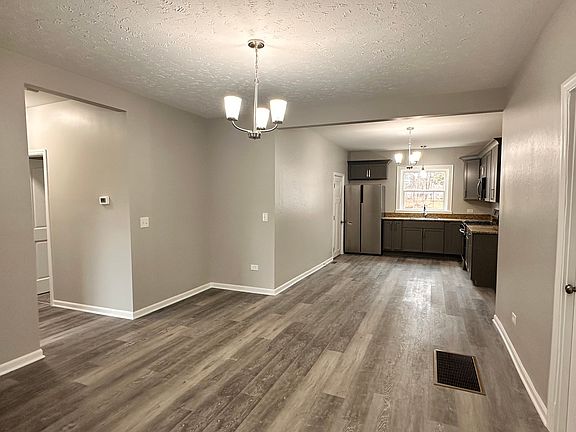 3rd image of 920 Hall St