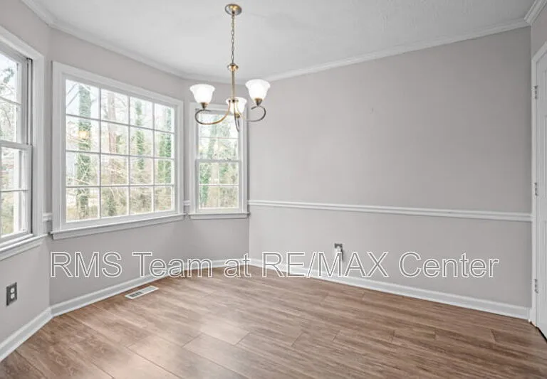 320 Saint Simons Cv — Photo 11
