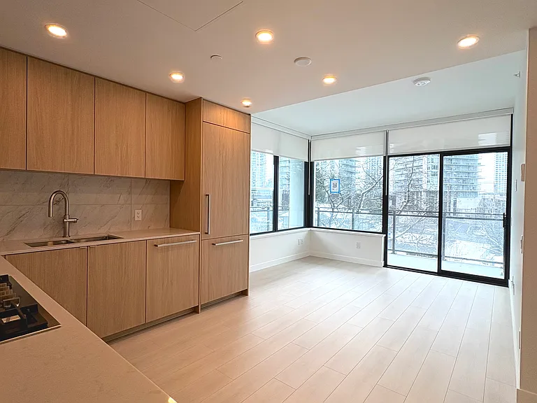 626 Claremont St #810 — Photo 6