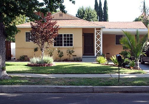 15420 Stagg Street
