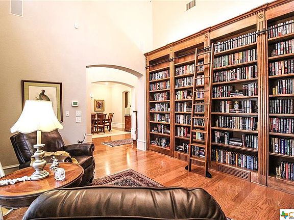 4th image of 4221 Lago Vista Dr