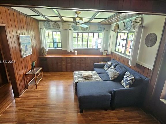 3rd image of 831 Wren Ave