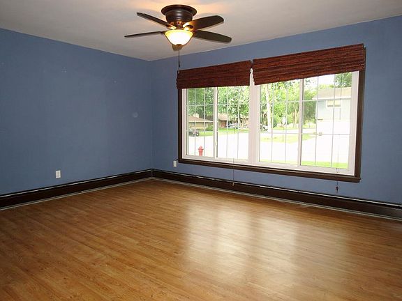 3rd image of 402 S 3rd St