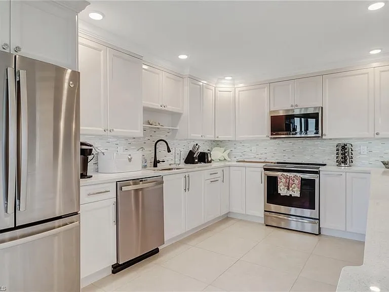 4041 Gulf Shore Blvd N #1109 — Photo 9