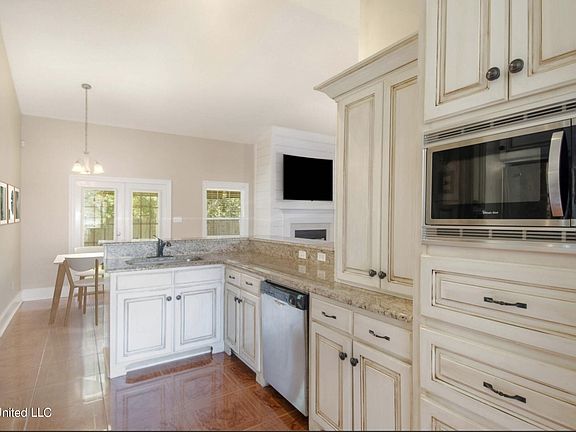 5th image of 13601 Windrose Cir