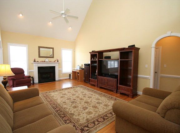4th image of 101 Highwoods Dr