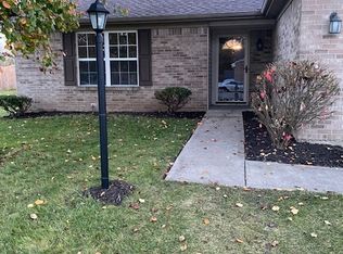 12141 Laurelwood Dr, Indianapolis, IN