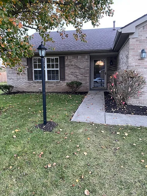 12141 Laurelwood Dr photo 1