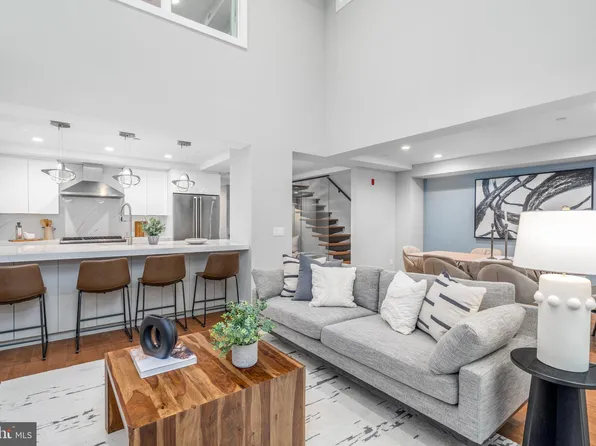 262 S 16th St Unit 2, Philadelphia, PA 19102