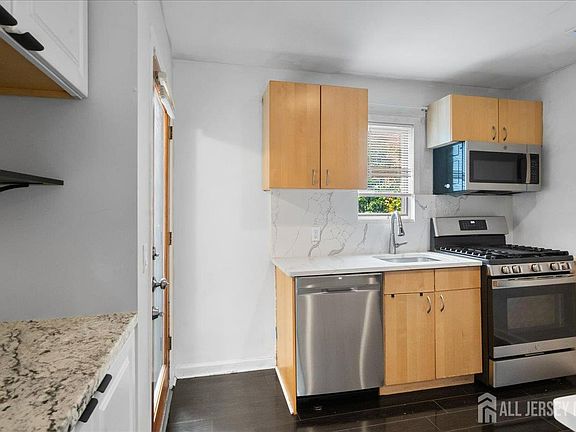 5th image of 152 George St