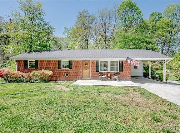 3rd image of 1527 Sharon Ln