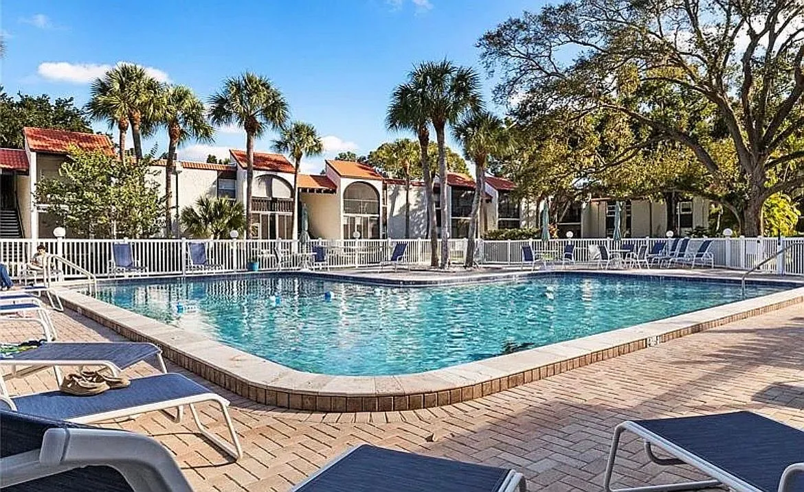 2 bed, 2.0 bath, 876 sqft, $1,800 — Photo 3