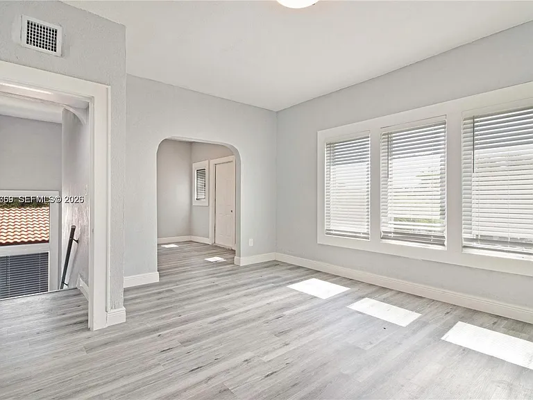 327 SW 20th St #2 — Photo 7