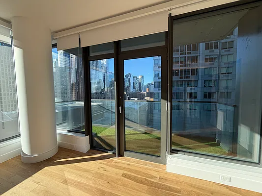 Living room, photo 2