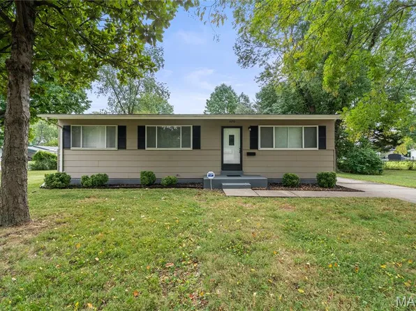 1070 Campion Ln, Florissant, MO 63031