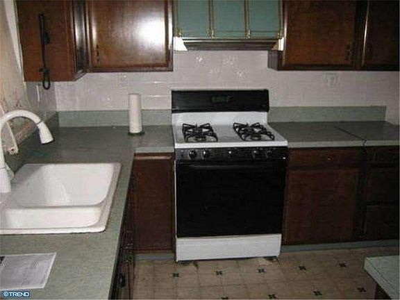 3rd image of 4322 Devereaux Ave