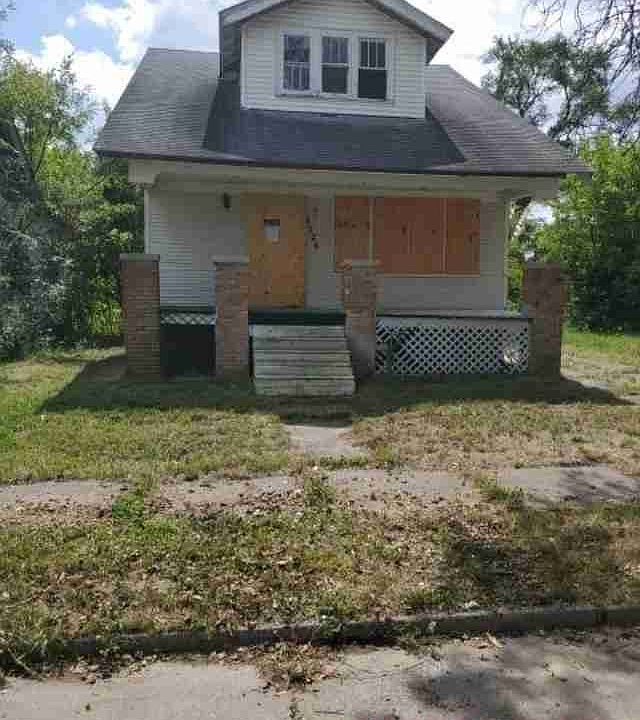 8226 E Hollywood