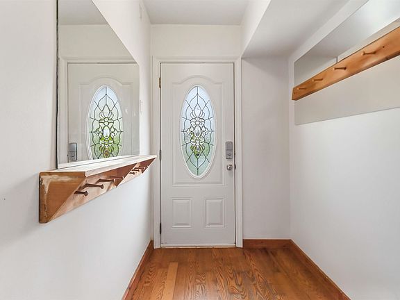 2nd image of 50B Gaston Rd
