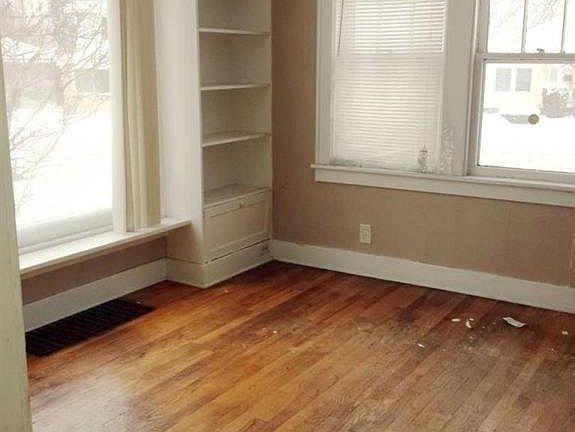 2nd image of 1654 Kalamazoo Ave SE