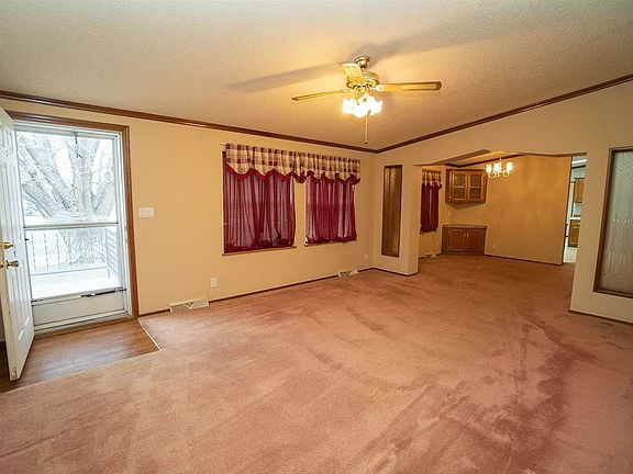 3rd image of 520 Illinois Ave