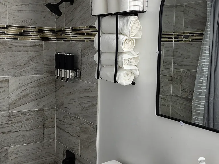 38 Hill Ave #6 — Photo 17