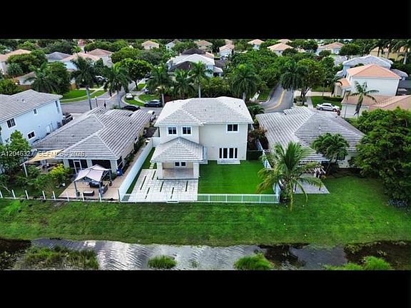 3rd image of 449 SE 31st Ave
