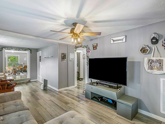 3rd image of 551 Clifton Heights Rd