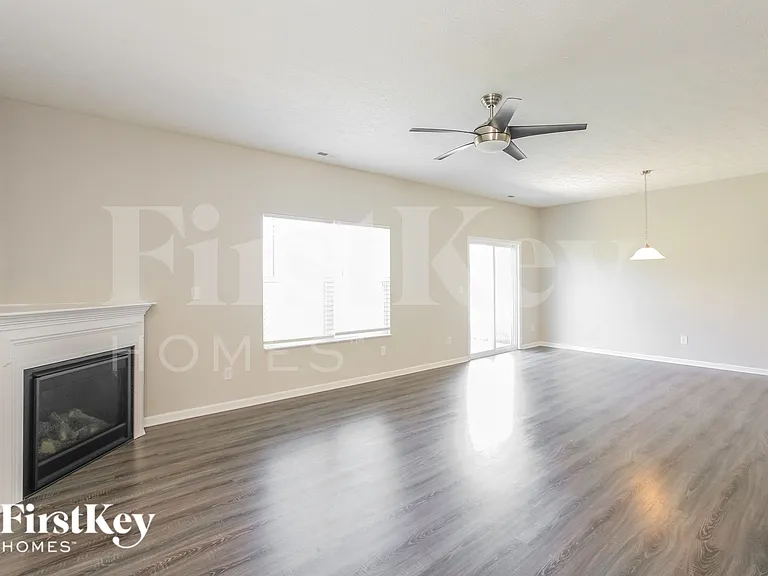 958 Adena Ln — Photo 3