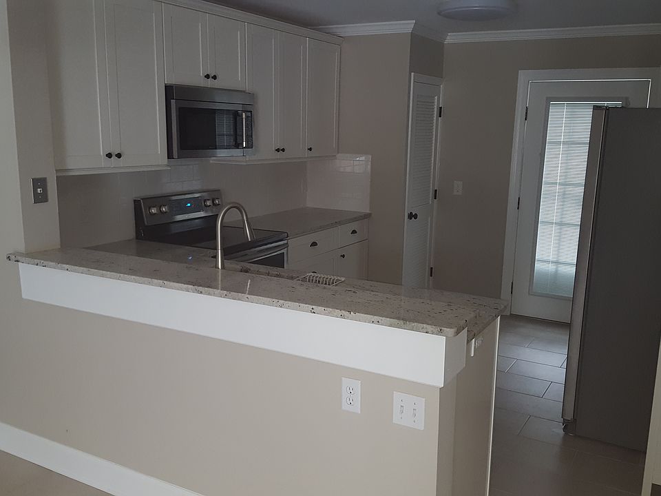 1st image of 810 Ellwood Ave
