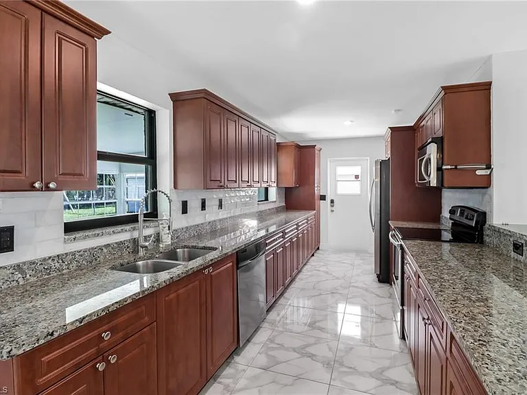 18659 Sarasota Rd — Photo 7