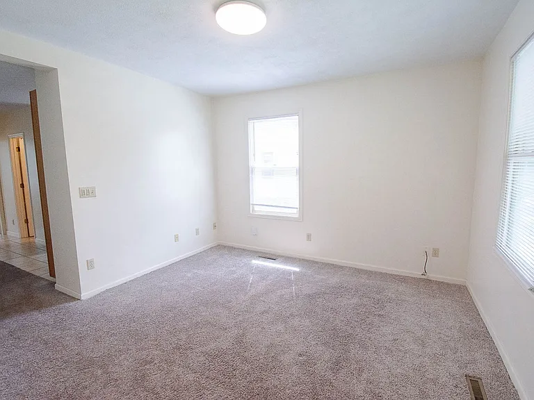 802 2nd St NW — Photo 3