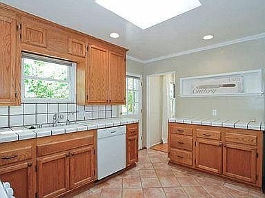 5th image of 1061 Hazelwood Ave