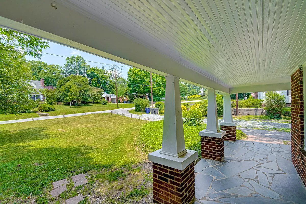Building Photo - 152 Rosedale Cir