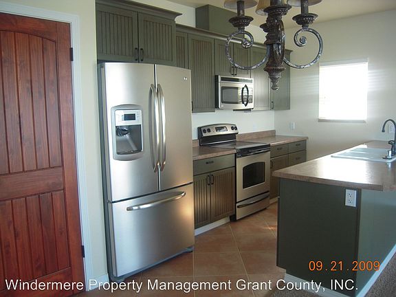 2nd image of 1704 W Marina Dr