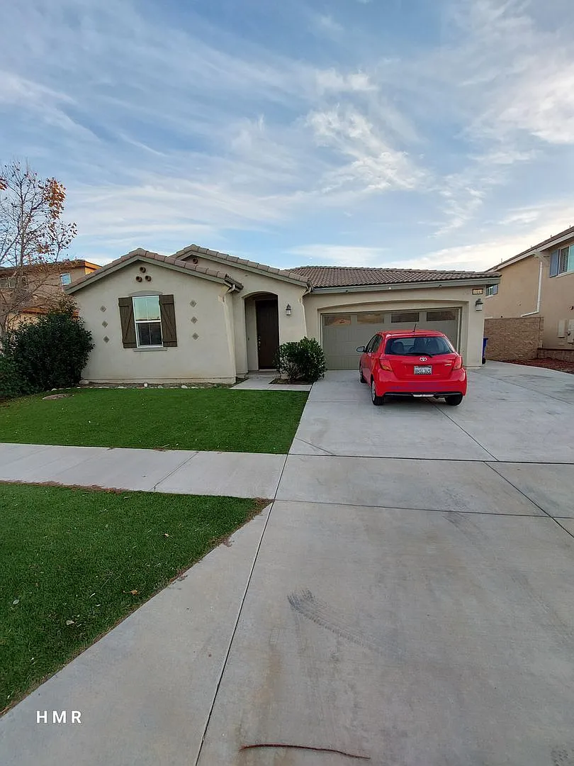 Beautiful 3 bedroom 2 bath single story home — Photo 1