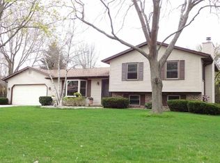 13 Ranch House Ln, Madison, WI 53716