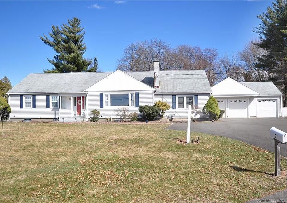 1st image of 7 Lakeview Dr