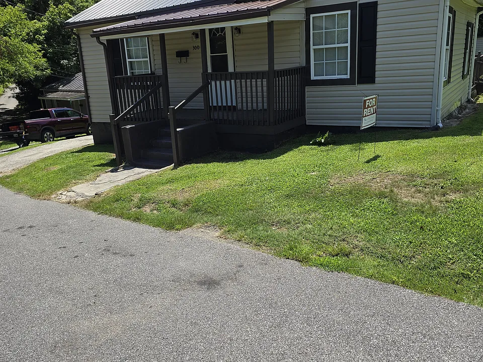 300 Mabin St