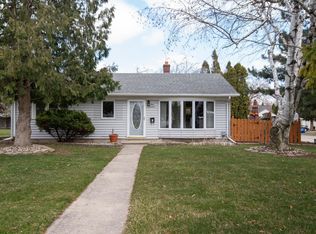 916 Harding St, Menasha, WI 54952