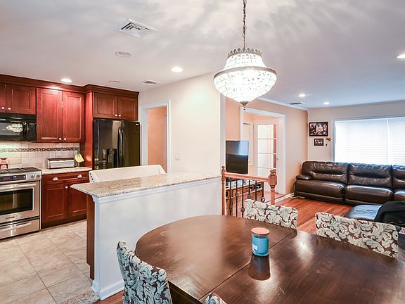 2nd image of 27 Jamaica Ave