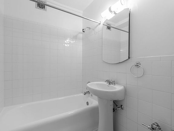 5th image of 310 E 44th St APT 617