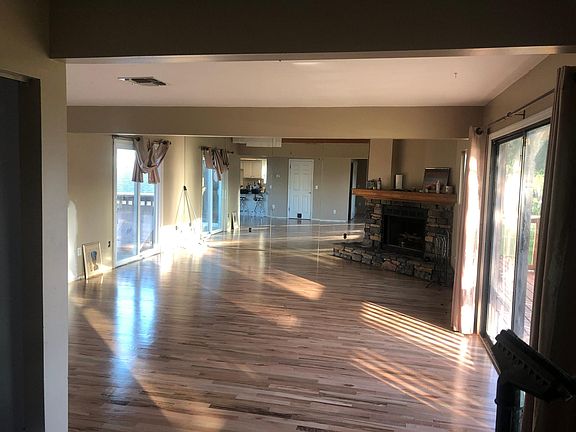 5th image of 735 Shore Dr E