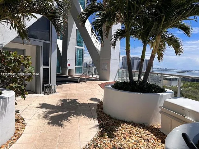2 bed, 2.0 bath, $5,400 — Photo 3