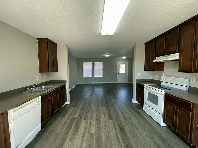 228 Whitestone Dr NE — Photo 13
