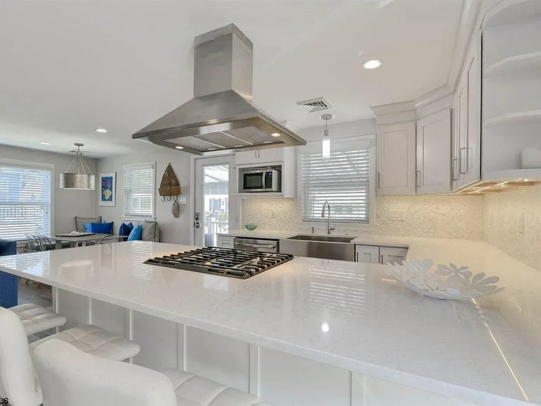 102 N Essex Ave — Photo 14